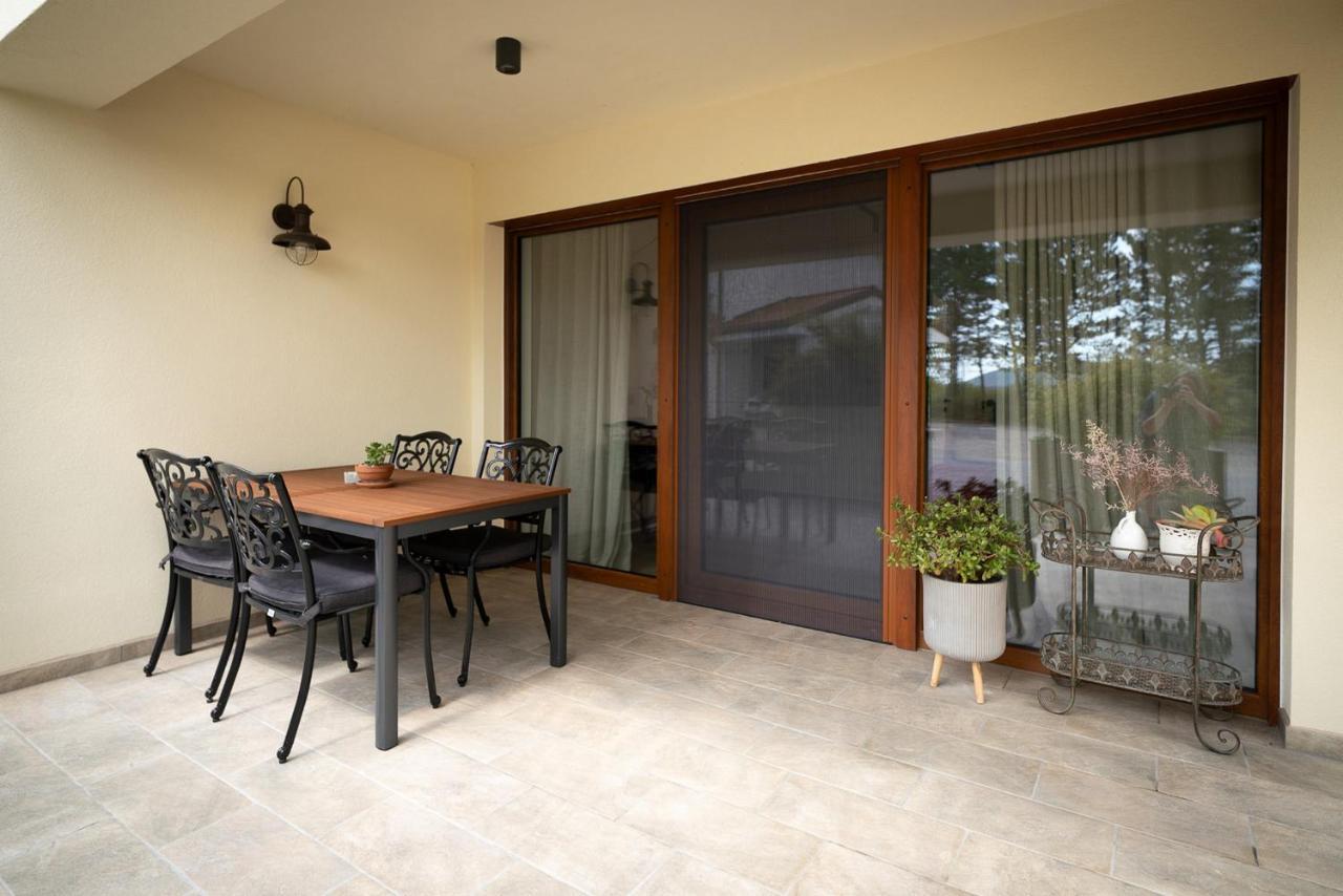 Apartments Kras 24 With Pool Sežana Exterior foto