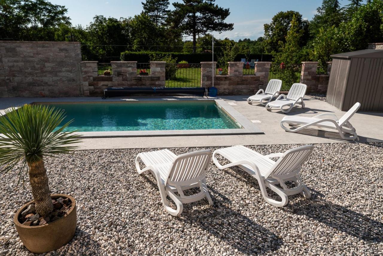 Apartments Kras 24 With Pool Sežana Exterior foto